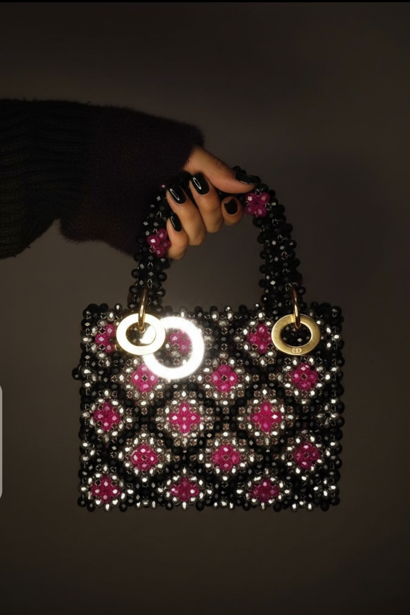 Noir Bloom - No Keychain - Closeup
